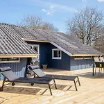 5 Person In Hemmet