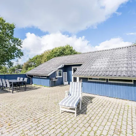 5 Person In Hemmet